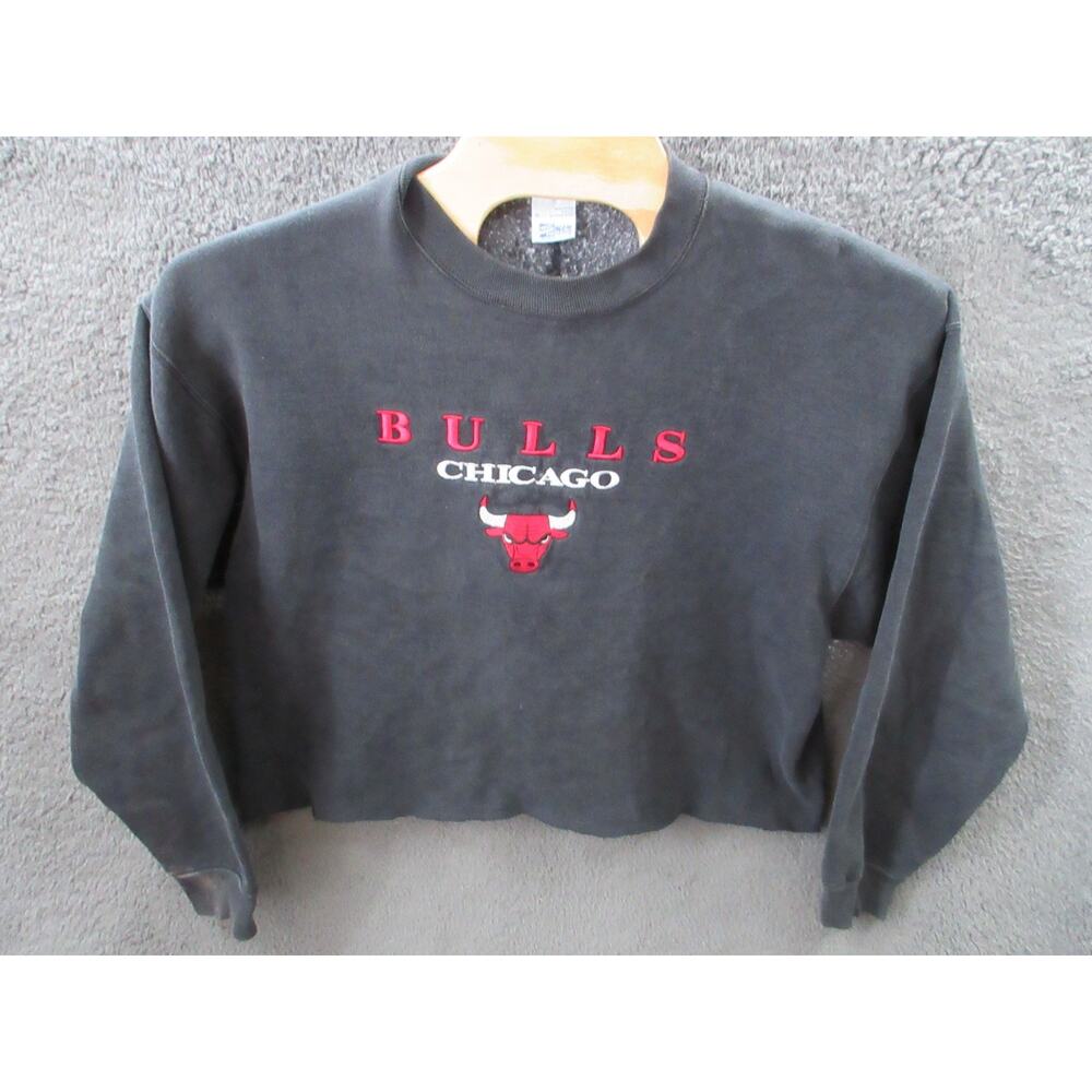 Vintage CHICAGO BULLS Embroidered SALEM SPORTSWEAR XL Cropped Cut Sweatshirt